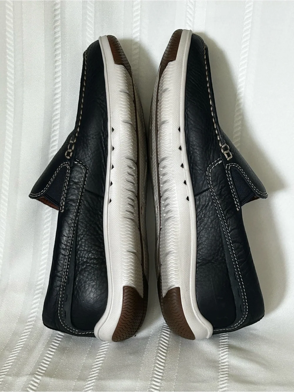 Clarks Unmaslow Easy Slip-On Shoes Loafers Navy White Mens 8 Perforated Casual